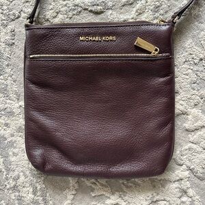 Michael Kors NEVER WORN beautiful crossbody purse